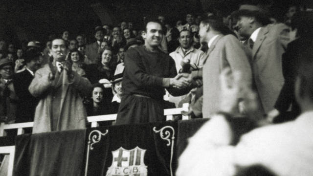 1947. Enrique Fernández, entrenador. Dos Ligas consecutivas y la Copa Latina