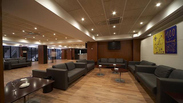 Lateral Anteroom lounge