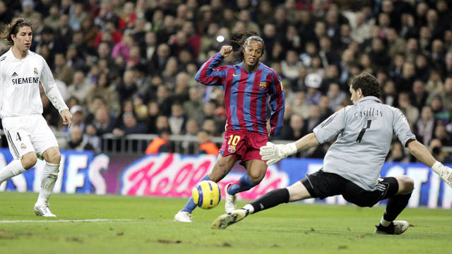 http://media3.fcbarcelona.com/media/asset_publics/resources/000/007/878/size_640x360/19-11-05_Ronaldinho_2_gol_02.v1323350156.jpg