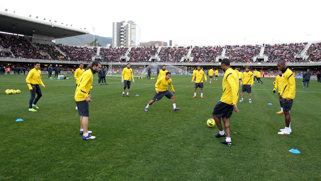 L'equip, exercitant-se en un Miniestadi pràcticament ple / FOTO: MIGUEL RUIZ-FCB