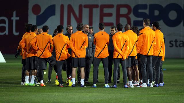 El grupo, en la la Ciudad Deportiva Joan Gamper / FOTO: MIGUEL RUIZ - FCB