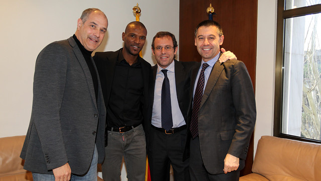 Abidal has signed an extension to his contract / PHOTO: MIGUEL RUIZ - FCB