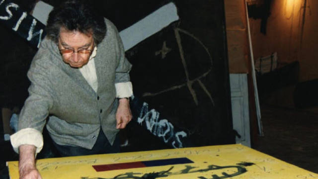 T_pies_amb_cartell_del_centenari.v1328562353.jpg