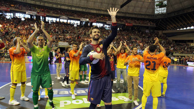 The players after the Marató per la Pobresa charity match / PHOTO: MIGUEL RUIZ - FCB