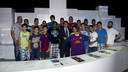 El grup de beneficiaris d'ASCIB amb el patró de la Fundació, Mohammed Chaib. FOTO: ÀLEX CAPARRÓS