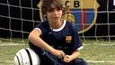 Gabriel assegut amb una pilota al finalitzar un dels entrenaments