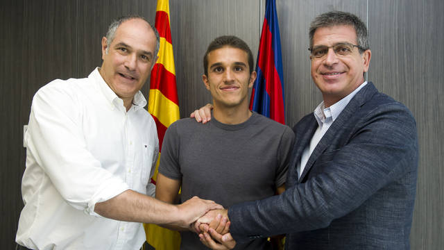 http://media3.fcbarcelona.com/media/asset_publics/resources/000/024/810/size_640x360/2012-08-06_FIRMA_RENOVACION_CONTRATO_JORDI_MASIP_005.v1344256001.jpg