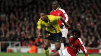 Alex Song i Seydou Keita en un partit de Champions / FOTO: Miguel Ruiz - FCB