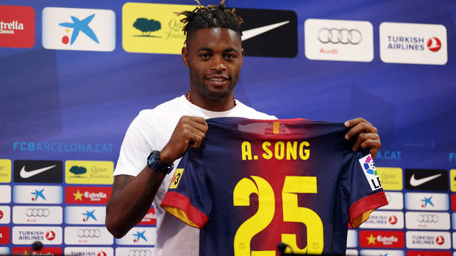 Song presented as a new Barça player