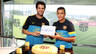 Cesc Fàbregas i Alexis Sánchez amb el tradicional Pastís de Lluna xinès / FOTO: MIGUEL RUIZ