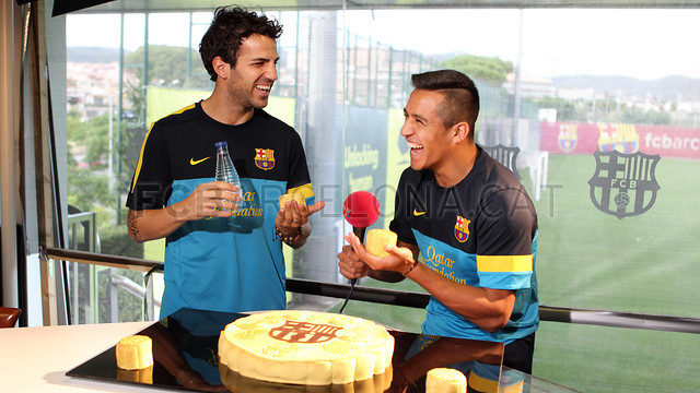 Cesc i Alexis durant la gravació del vídeo / FOTO: MIGUEL RUIZ - FCB