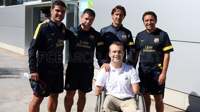 Maynard with the first team players / FOTO: MIGUEL RUIZ - FCB