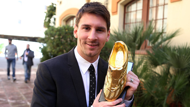 Messi with the Golden Boot award / PHOTO: MIGUEL RUIZ - FCB