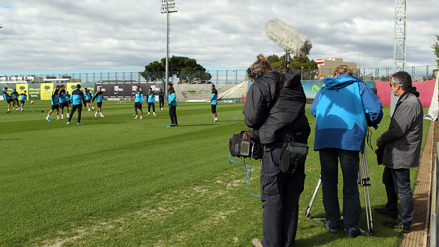 La gravació del reportatge de la CBS. FOTO: MIGUEL RUIZ-FCB.