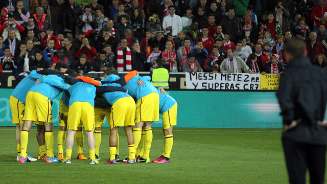 L'equip, concentrat abans del partit a Granada / FOTO: MIGUEL RUIZ-FCB