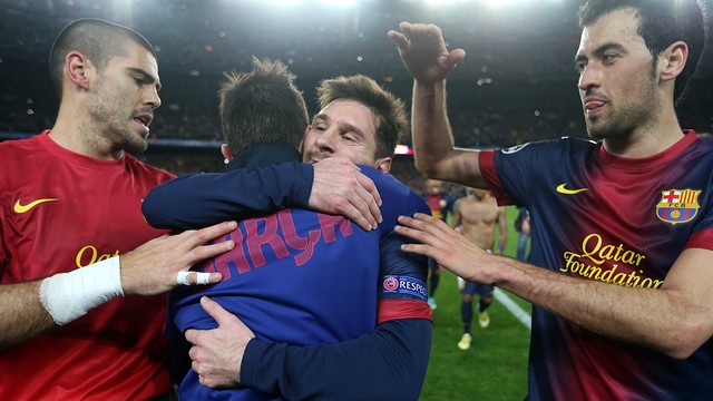 Messi i Villa s'abracen al final del partit / FOTO: MIGUEL RUIZ-FCB