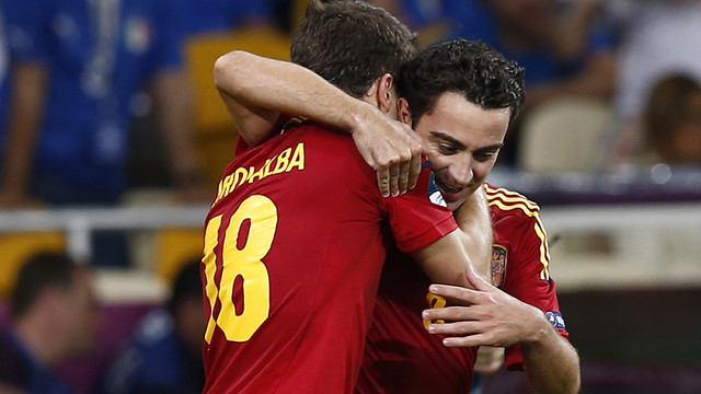 Alba i Xavi, durant la final de l'Eurocopa / FOTO: CARMELO RUBIO Alba i Xavi, durant la final de l'Eurocopa / FOTO: CARMELO RUBIO