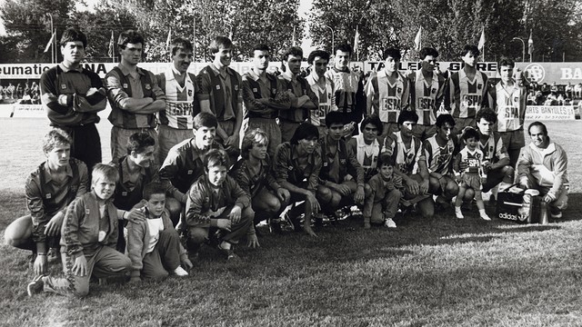 Imagen del Banyoles-Barça de 1989 en el que se ven los titulares de ambos equipos / FOTO: SPORT