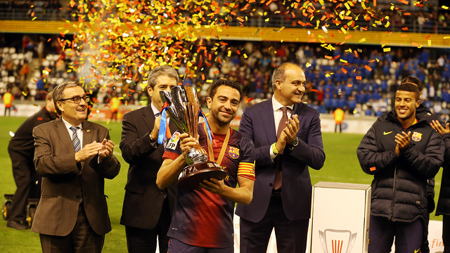 Xavi, con la Copa Catalunya / FOTO: MIGUEL RUIZ - FCB