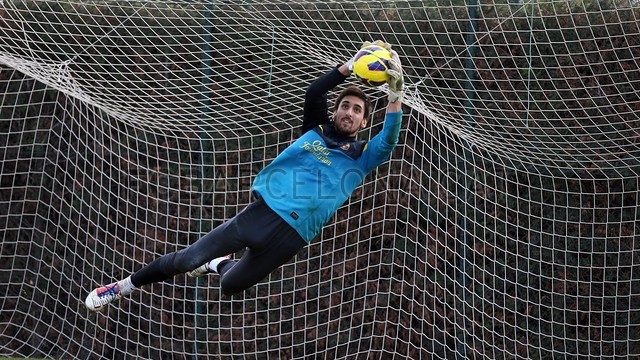http://media3.fcbarcelona.com/media/asset_publics/resources/000/056/404/size_640x360/aturades_10_.v1370957279.JPG