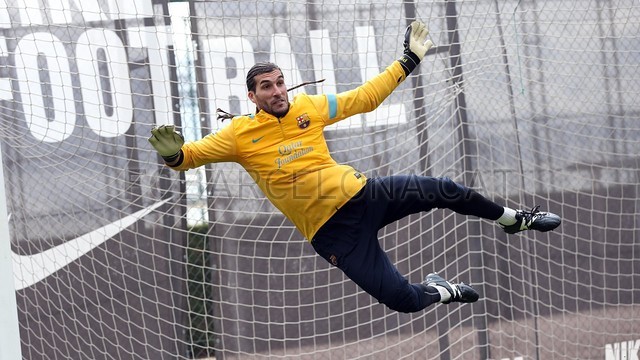 http://media3.fcbarcelona.com/media/asset_publics/resources/000/056/414/size_640x360/aturades_20_.v1370957307.JPG