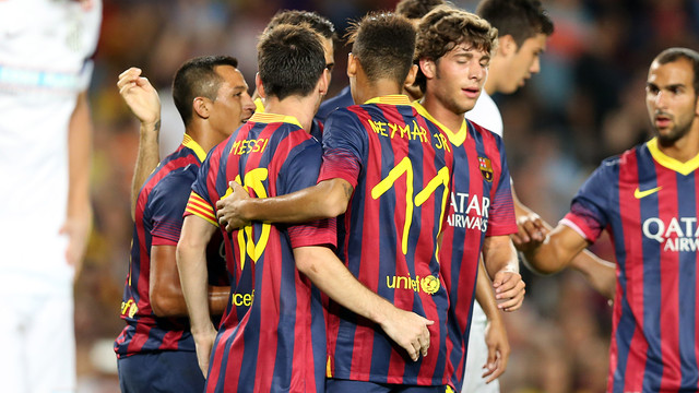 Messi and Neymar celebrate the fifth goal, scored by Cesc / PHOTO: MIGUEL RUIZ-FCB