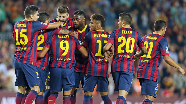 Players celebrate a goal against Valladolid. PHOTO: MIGUEL RUIZ-FCB.