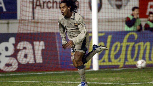 Ronaldinho_Osasuna-FCB_8-2-04.v1382006517.jpg