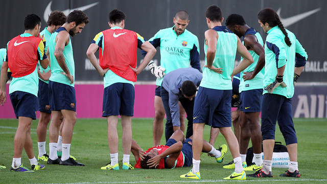 Dos Santos was injured in Wednesday's training / PHOTO: MIGUEL RUIZ-FCB