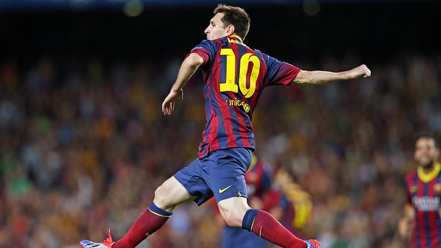Leo Messi saute après un but marqué