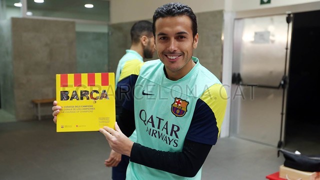 صور برشلونة يصدر كتاباً بعنوان
