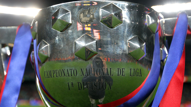 El trofeo de la Liga. 