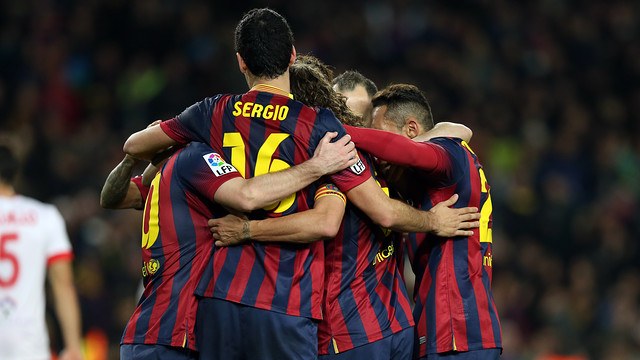 The team celebrating one of the goals against Almeria / PHOTO: MIGUEL RUIZ-FCB