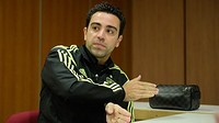 Xavi, saat melakukan wawancara dengan Daily Mail / FOTO: Daily Mail (Andy Hooper) Xavi sedang menyilangkan tangannya saat wawancara dengan Daily Mail