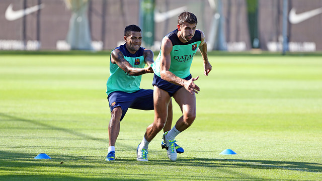 Alves and Piqué, at training / PHOTO: MIGUEL RUIZ - FCB