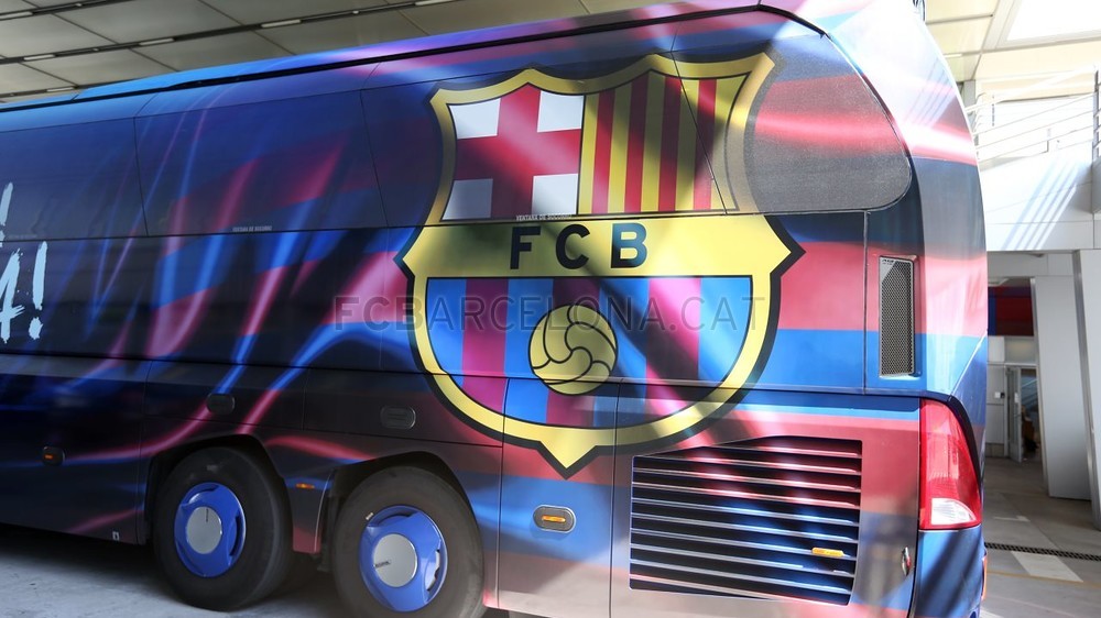سرود بارسلونا برروی اتوبوس این باشګاه..عکس های اتوبوس خارق العاده ی بارسلونا 1