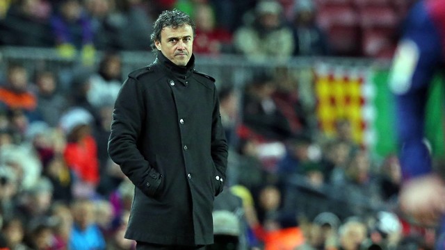 Luis Enrique watches from the sideline in Sunday's win over Villarreal / PHOTO: MIGUEL RUIZ - FCB