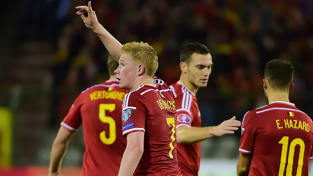 Thomas Vermaelen celebrating De Bruyne's goal / UEFA.COM