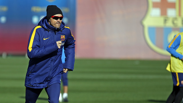 Luis Enrique playing an active role in Tuesday's training session / MIGUEL RUIZ - FCB