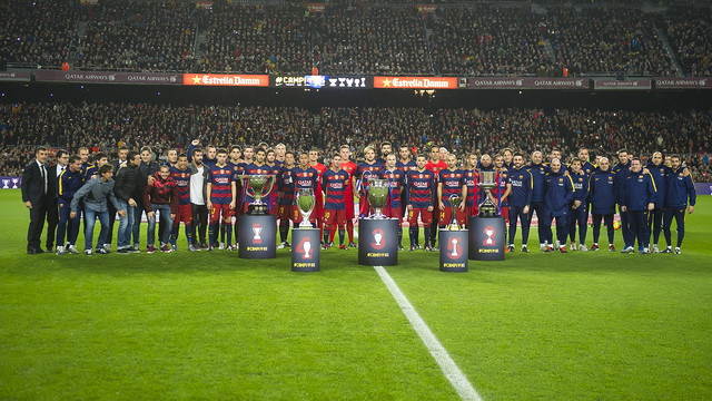 FC Barcelona present their five trophies to the Camp Nou faithful / VÍCTOR SALGADO - FCB